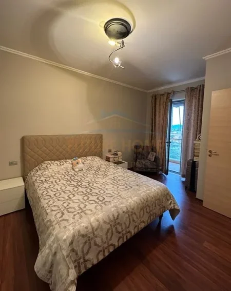 Tirane, shes apartament 2+1 Kati 5, 101 m² 215.000 € (rruga Ura)