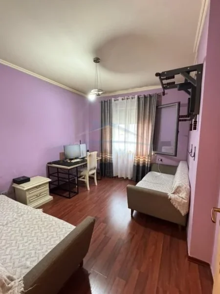 Tirane, shes apartament 2+1 Kati 5, 101 m² 215.000 € (rruga Ura)