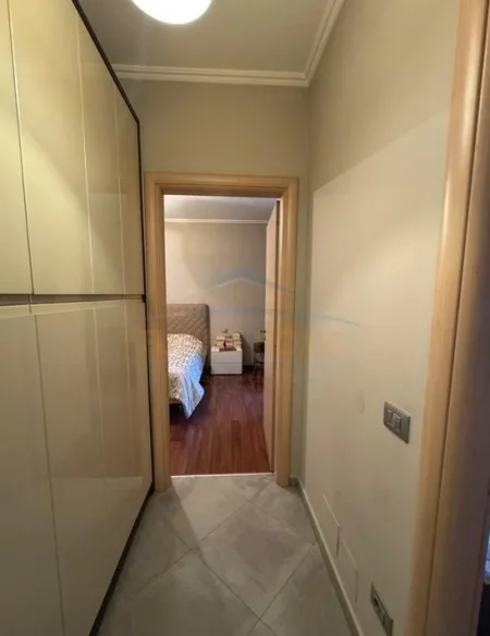 Tirane, shes apartament 2+1 Kati 5, 101 m² 215.000 € (rruga Ura)