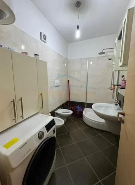 Tirane, shes apartament 2+1 Kati 5, 101 m² 215.000 € (rruga Ura)