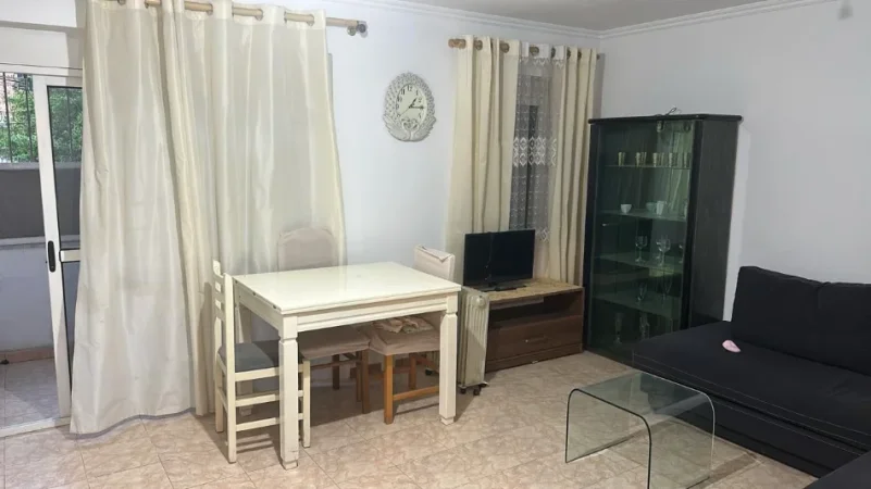 Tirane, jepet me qera apartament 1+1+Ballkon Kati 2, 65 m² 400 €