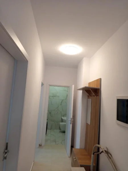 jepet me qera apartament Kati 3, 80 m² 650 € (Kompleksi Aura, Rruga Dritan Hoxha)