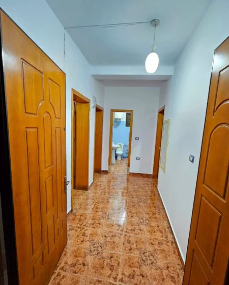 Tirane, jepet me qera apartament 2+1 Kati 1, 96 m² 450 € (Astir Vila L)