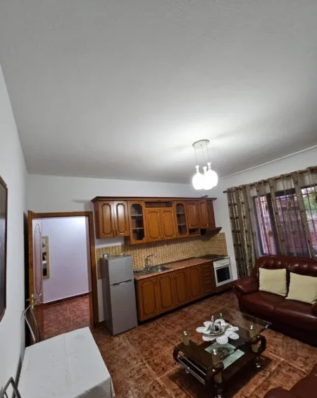 Tirane, jepet me qera apartament 2+1 Kati 1, 96 m² 450 € (Astir Vila L)