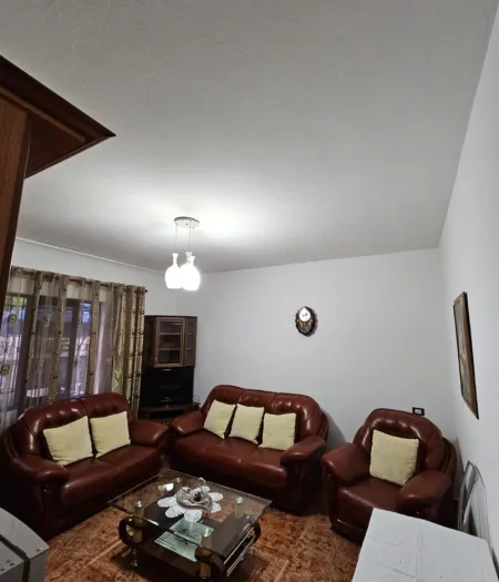 Tirane, jepet me qera apartament 2+1 Kati 1, 96 m² 450 € (Astir Vila L)