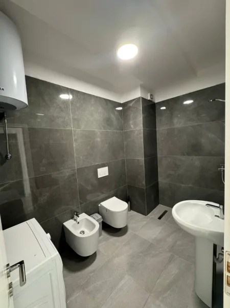 Tirane, jepet me qera apartament 2+1 Kati 8, 130 m² 600 € (ASTIR)