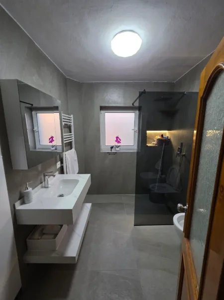 Tirane, shitet apartament 3+1 Kati 2, 110 m² 225.000 € (21 DHJETORI)