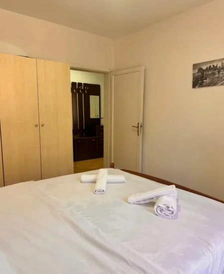 Tirane, jepet me qera apartament 1+1 Kati 2, 50 m² 500 € (Rruga Myslym Shyri)