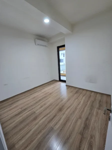 Tirane, jepet me qera zyre Kati 3, 105 m² 1.100 € (square 21)