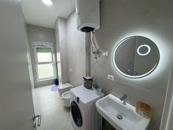 Tirane, jepet me qera apartament 1+1 Kati 5, (Ali Demi)