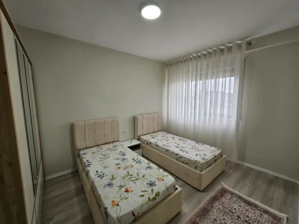 Tirane, jepet me qera apartament 2+1+Ballkon Kati 7, 98 m² 800 € (Rruga e Durresit)