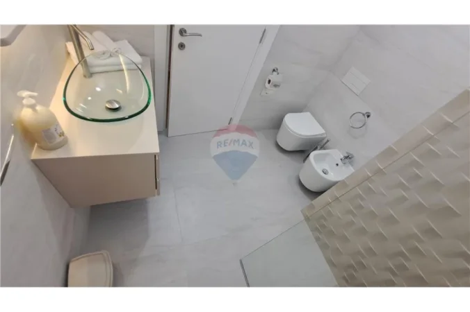 Vlore, shitet 2+1 , 100 m² 229.000 € (Rruga Reshat Osmani)