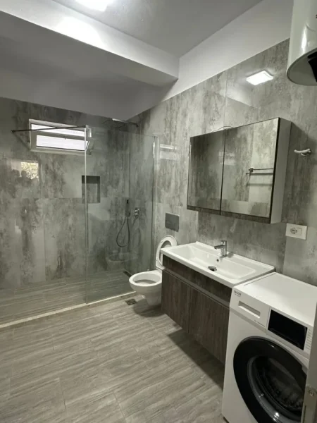 Tirane, jepet me qera apartament 2+1 Kati 1, 95 m² 500 € (Kodra E Priftit)