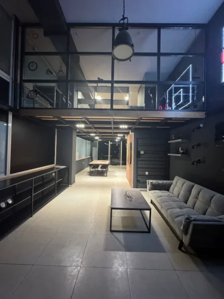 Tirane, jepet me qera zyre Kati 0, 95 m² 600 € (21 DHJETORI)