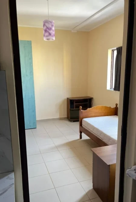 Tirane, jepet me qera apartament 1+1 Kati 3, 45 m² 320 € (Qytet Studenti)