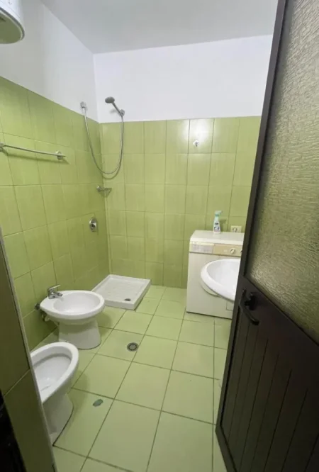 Tirane, jepet me qera apartament 1+1 Kati 3, 45 m² 320 € (Qytet Studenti)