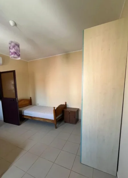 Tirane, jepet me qera apartament 1+1 Kati 3, 45 m² 320 € (Qytet Studenti)
