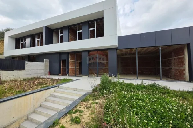 Tirane, shitet 2 Katshe , 420 m² 620.000 € (Teg)
