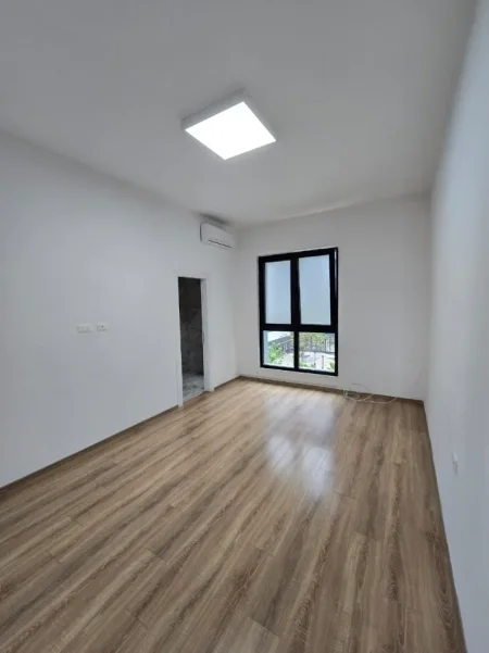 Shqiperi, jepet me qera zyre , 95 m² 1.100 € 