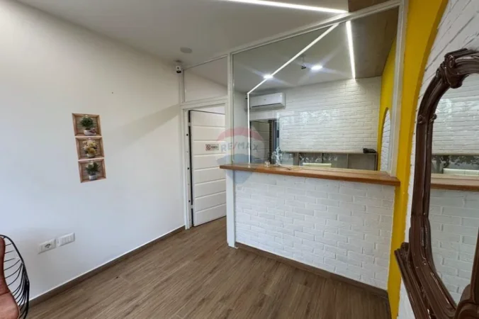 Tirane, jepet me qera dyqan Kati 0, 36 m² (Kompleksi Mangalem, Tiranë(ID: 530281030-989))