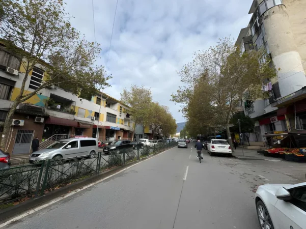 Tirane, shitet dyqan Kati 0, 28 m² 265.000 € (Afer QSUT (Pedriatria))