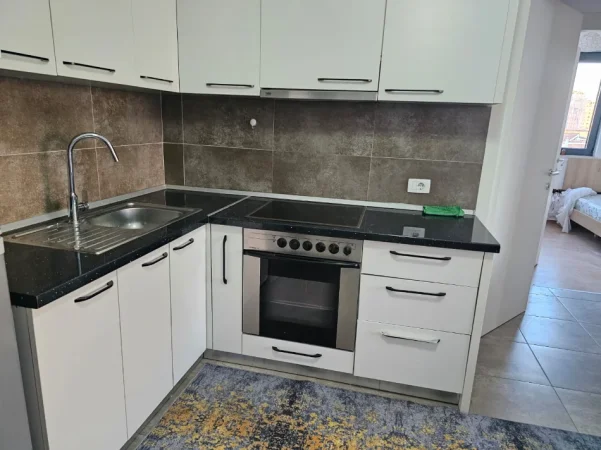 Tirane, jepet me qera apartament 2+1+Ballkon Kati 4, 85 m² 550 € 