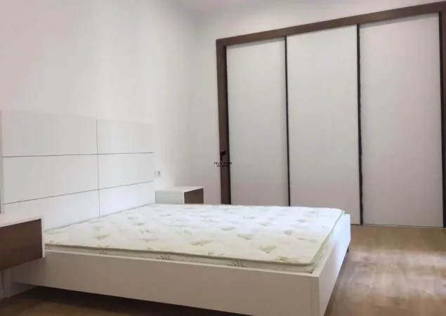 Tirane, jepet me qera apartament 2+1 Kati 6, 90 m² 700 € (BULEVARDI BAJRAM CURRI)