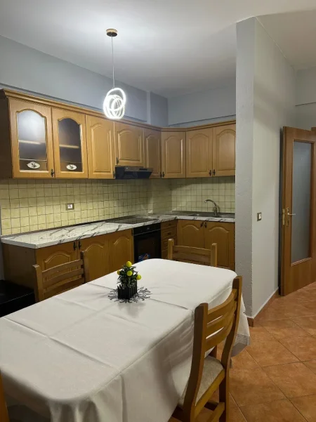 Tirane, jepet me qera apartament 2+1+Aneks+Ballkon Kati 5, 100 m² 600 € (Myslym Shyri pas Somegut)