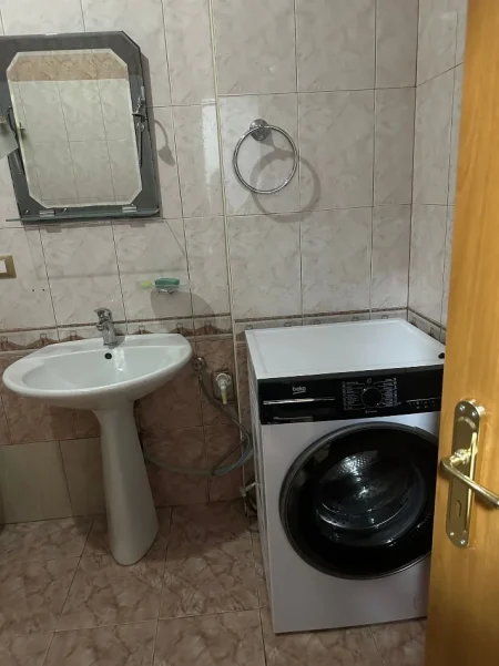 Tirane, jepet me qera apartament 2+1+Aneks+Ballkon Kati 5, 100 m² 600 € (Myslym Shyri pas Somegut)