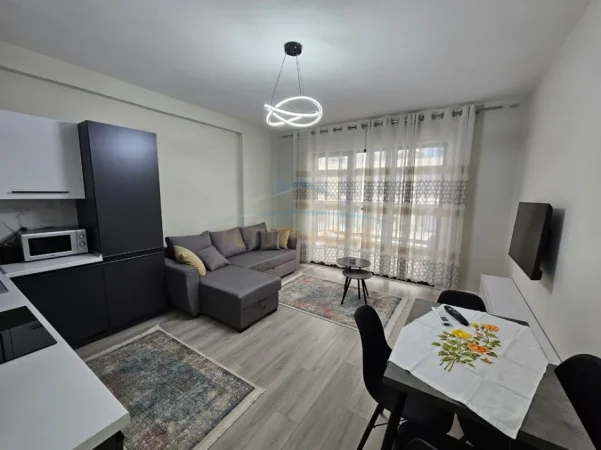 Tirane, jepet me qera apartament 2+1 Kati 7, 99 m² 800 € (Rruga e Durresit)