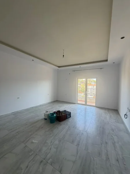 Tirane, jepet me qera apartament 2+1+Ballkon Kati 8, 90 m² 400 € (Misto Mame te Cabejt)
