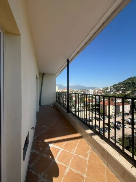 Tirane, jepet me qera apartament 2+1+Ballkon Kati 8, 90 m² 400 € (Misto Mame te Cabejt)