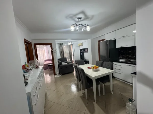 Tirane, shitet apartament 3+1+Ballkon Kati 3, 112 m² 185.000 € 