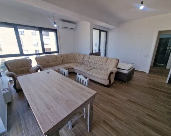 Tirane, jepet me qera apartament 1+1+Aneks+Ballkon Kati 8, 70 m² 500 € (xhamlliku)