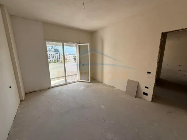 Tirane, shitet apartament 2+1+2+Post Parkimi+Ballkon Kati 5, 98 m² 275.000 € (Shkolla e Kuqe)
