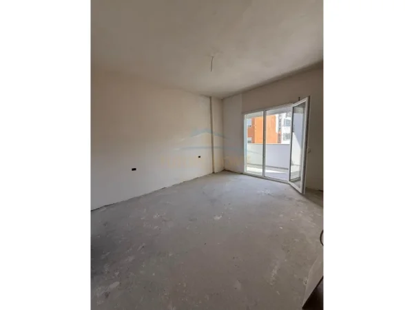 Tirane, shitet apartament 2+1+2+Post Parkimi+Ballkon Kati 5, 98 m² 275.000 € (Shkolla e Kuqe)