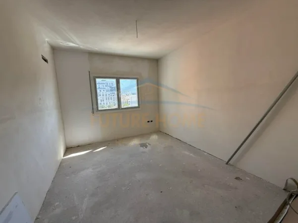 Tirane, shitet apartament 2+1+2+Post Parkimi+Ballkon Kati 5, 98 m² 275.000 € (Shkolla e Kuqe)