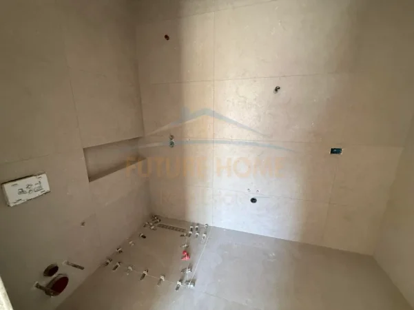 Tirane, shitet apartament 2+1+2+Post Parkimi+Ballkon Kati 5, 98 m² 275.000 € (Shkolla e Kuqe)