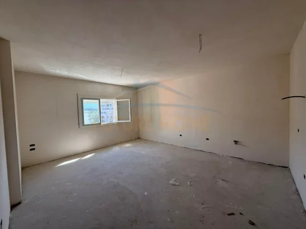 Tirane, shitet apartament 2+1+2+Post Parkimi+Ballkon Kati 5, 98 m² 275.000 € (Shkolla e Kuqe)