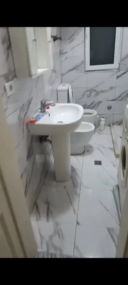 Tirane, jepet me qera apartament 1+1 Kati 1, 50 m² 350 € (Rruga Siri Kodra)