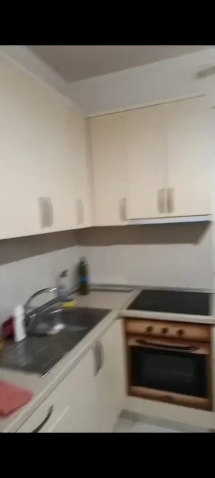 Tirane, jepet me qera apartament 1+1 Kati 1, 50 m² 350 € (Rruga Siri Kodra)