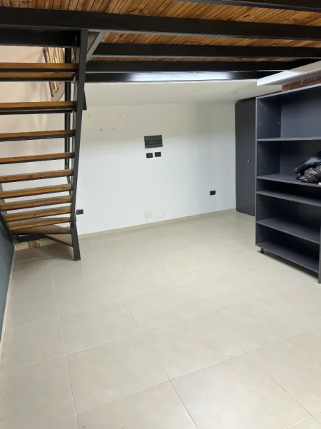 Tirane, jepet me qera Kati 0, 400 € 