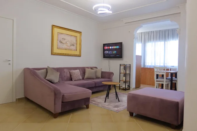 Tirane, jepet me qera apartament 2+1+Ballkon Kati 4, 73 m² 800 € (Myslym Shyri te Gjykata)
