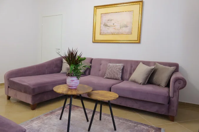 Tirane, jepet me qera apartament 2+1+Ballkon Kati 4, 73 m² 800 € (Myslym Shyri te Gjykata)