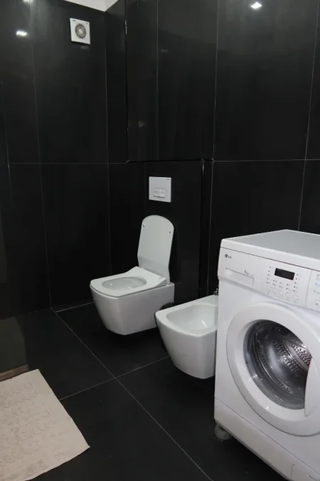 Tirane, jepet me qera apartament 2+1+Ballkon Kati 4, 73 m² 800 € (Myslym Shyri te Gjykata)