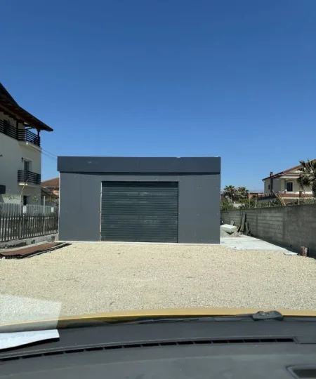 Tirane, jepet me qera magazine Kati 0, 140 m² 900 € (Rinas)