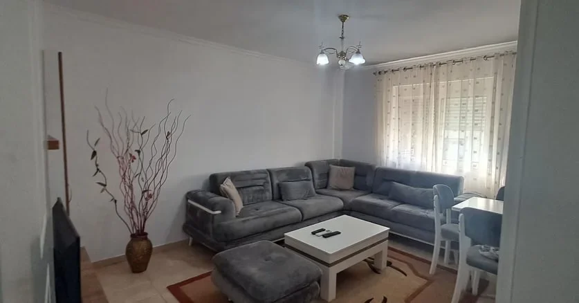 Tirane, jepet me qera apartament 1+1+Ballkon Kati 3, 60 m² 500 € (Porcelan)
