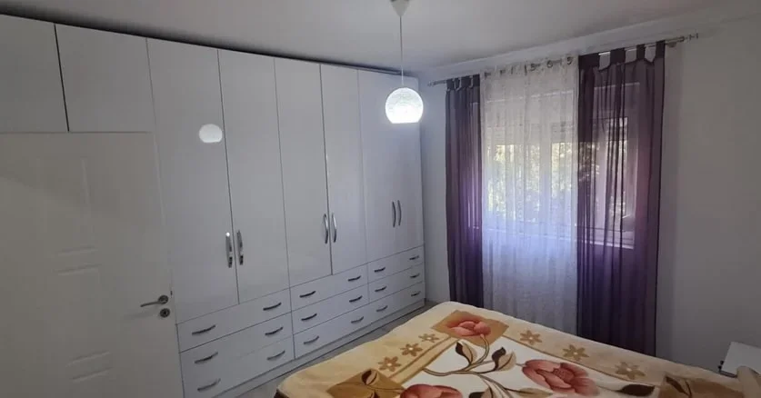 Tirane, jepet me qera apartament 1+1+Ballkon Kati 3, 60 m² 500 € (Porcelan)