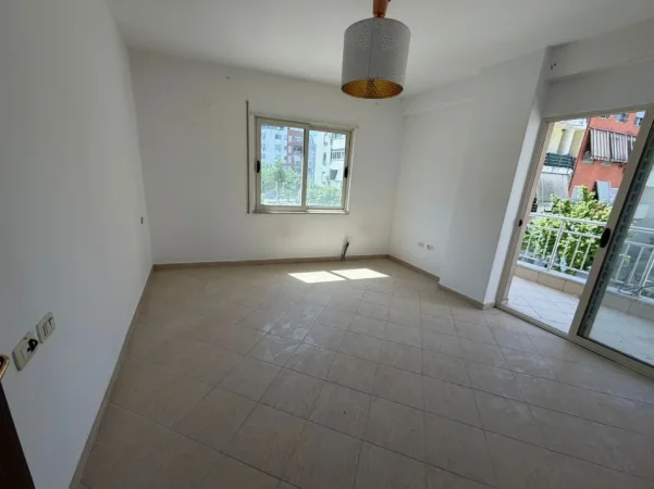 Tirane, shes apartament 2+1+Ballkon Kati 2, 114 m² 235.000 € (Rr. Jordan Misja prane Gener 2)