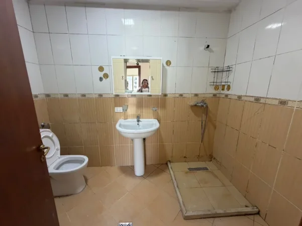 Tirane, shes apartament 2+1+Ballkon Kati 2, 114 m² 235.000 € (Rr. Jordan Misja prane Gener 2)